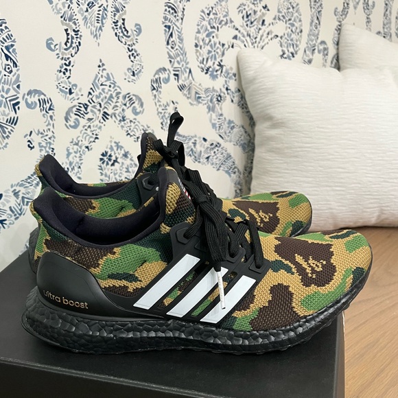 A Bathing Ape x UltraBoost 4.0 'Green Camo' - Picture 2 of 8